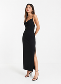 Vestido largo satinado con tirantes cruzados
